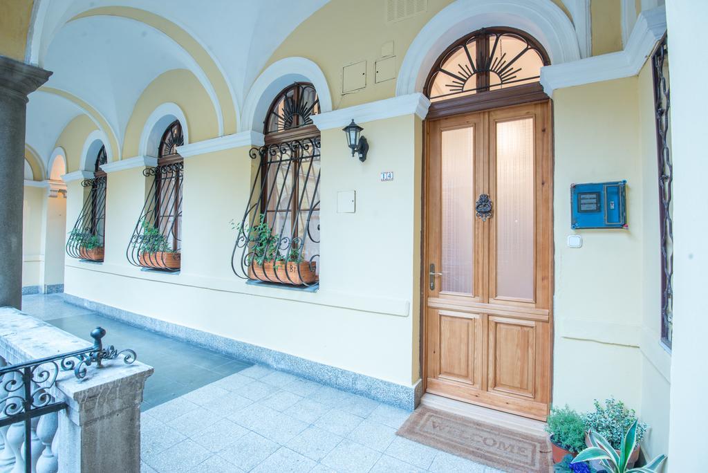 Rustic Elegance Apartment Budapest Bagian luar foto